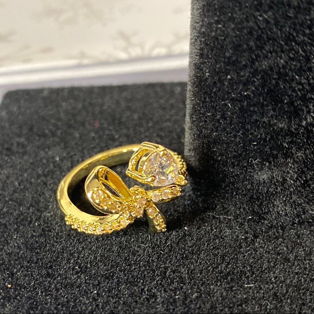 Gold ribbon ring
